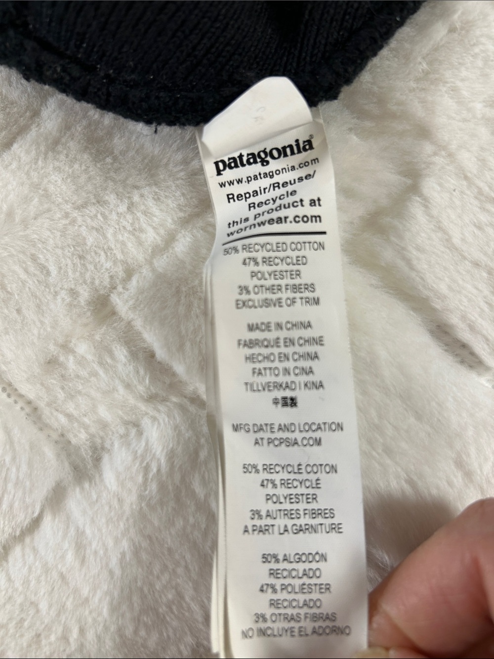 Men or Women Patagonia Black Knit Beanie with Multicolor Logo one size - Picture 3 of 3